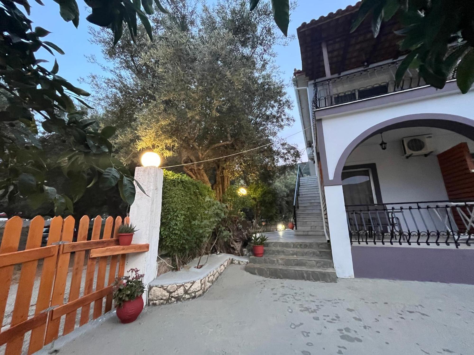 Nikos Studios Keri Exterior photo